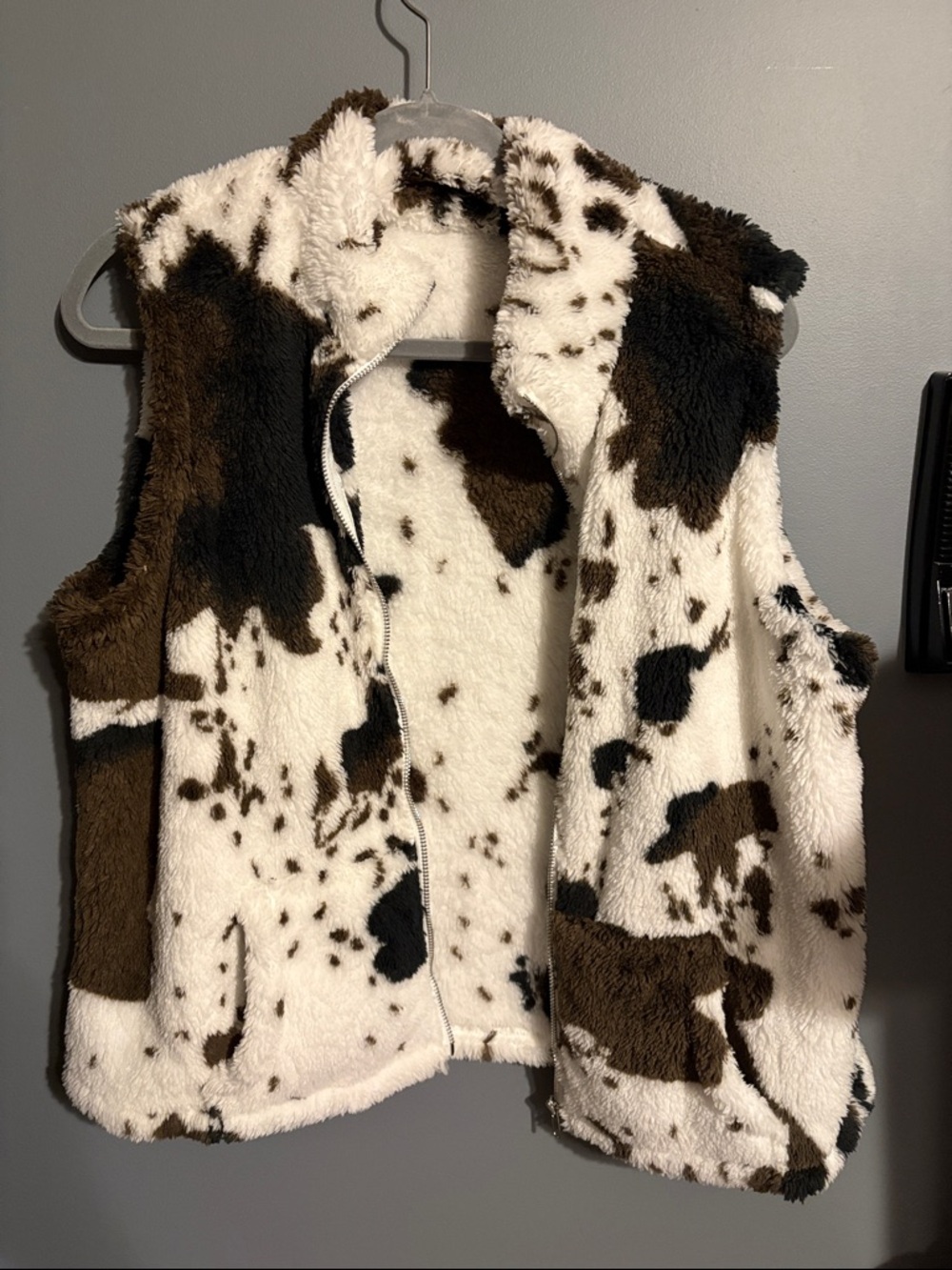 Faux Fur Cow-Print Sherpa Vest - Brown & White